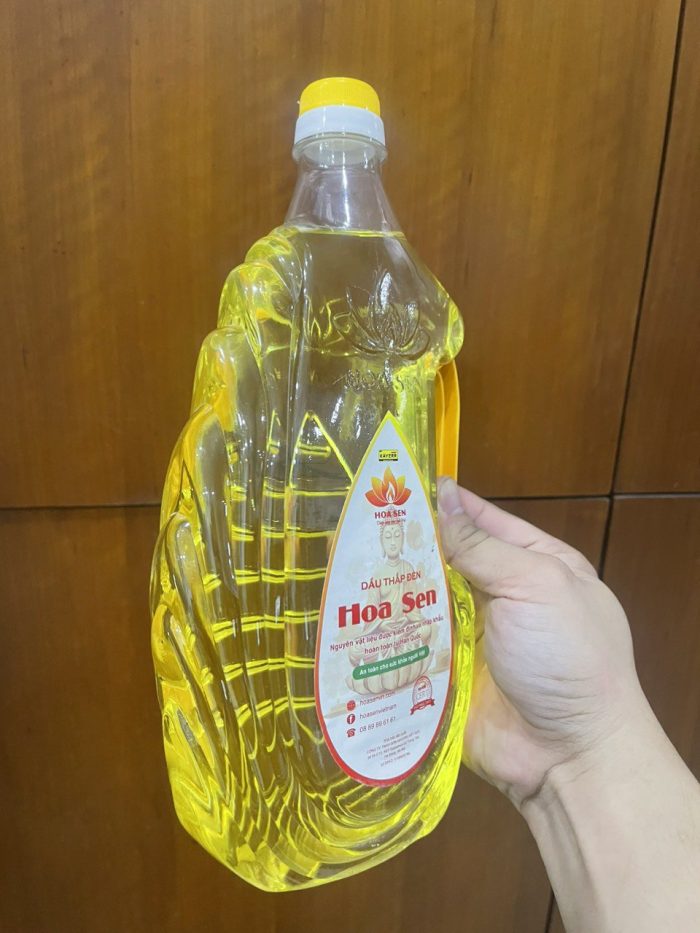 Dầu thắp đèn Hoa Sen chai 1.4 kg