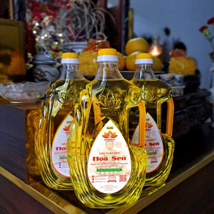 Dầu thắp đèn Hoa Sen chai 1.4 kg